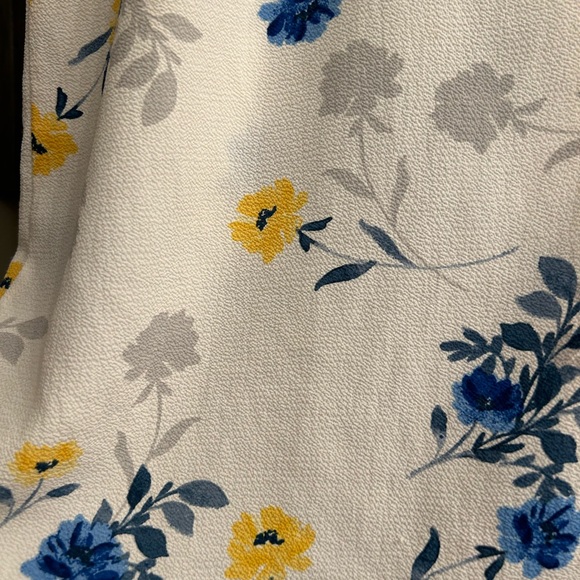 Large emerald light top with tied and the back and very light - Picture 2 of 4